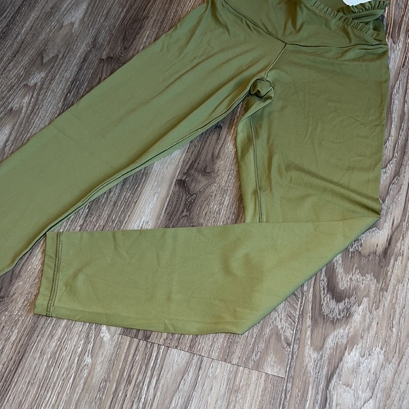☘️Offline aerie crossover ruffle legging - Picture 3 of 5
